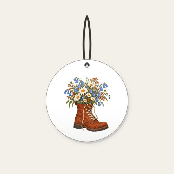 Product image Lace-Up Boot Overflowing with Daisies Ceramic Ornament