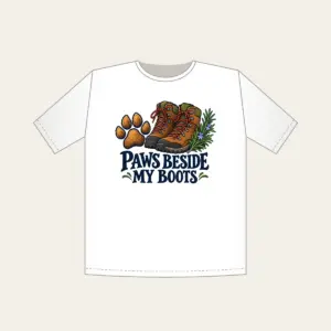PAWS BESIDE MY BOOTS T-Shirt in white